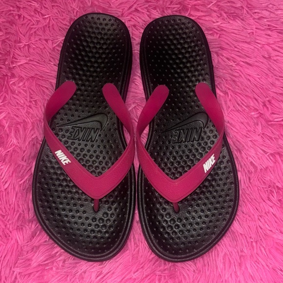 Nike Black and Magenta Solay Thong - Picture 5 of 6